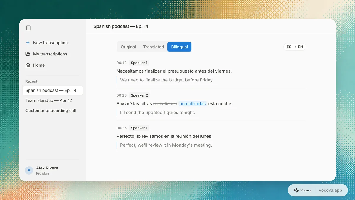 Editor de transcripciones bilingües que muestra el texto fuente en español y la traducción al inglés lado a lado con una corrección en línea